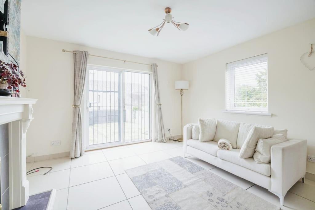 Modern Cosy Spacious 2 Bed Flat, Parking, Tv& Wifi Appartement Aberdeen Buitenkant foto